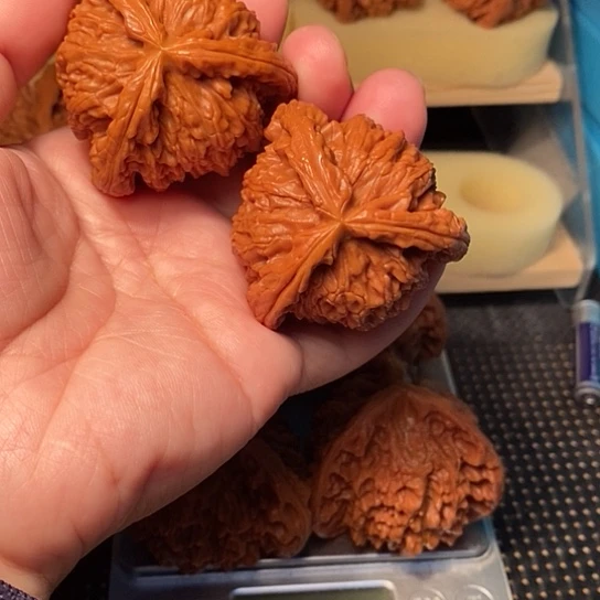 刘***超吊坠文玩核桃核桃