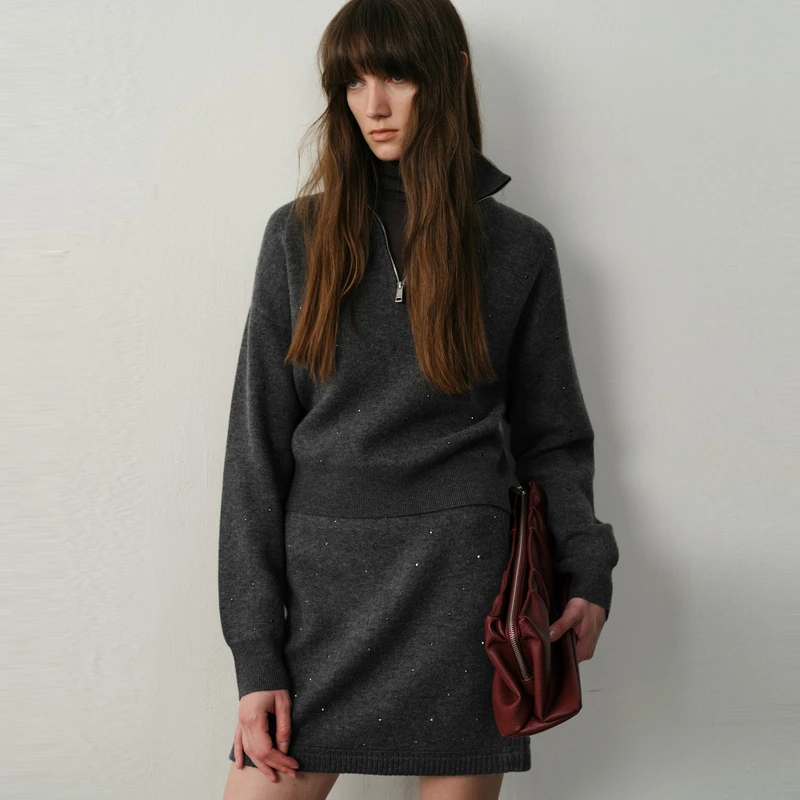 U/TI/尤缇高级灰色时装感带钻工艺宽松时尚显瘦羊绒毛针织衫