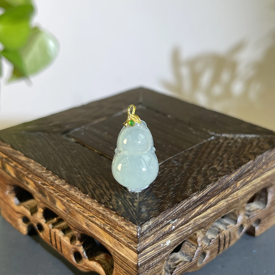 JGB28-41  天然缅甸A货翡翠  18K扣葫芦