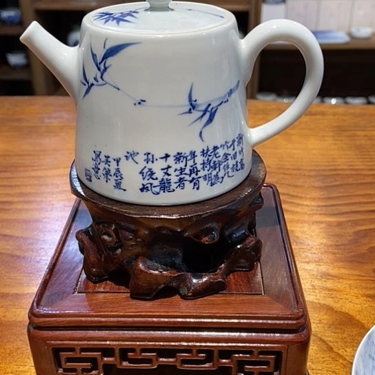 手工手绘青花瓷壶