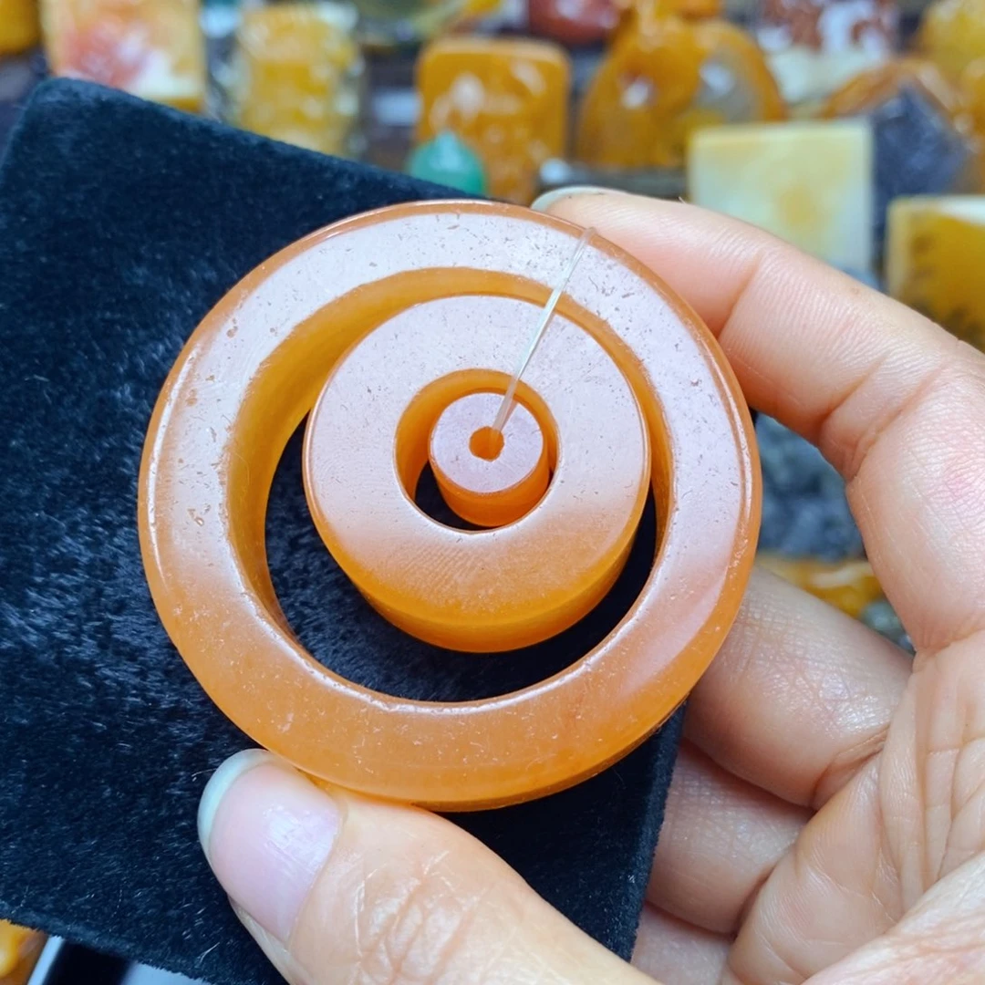 未镶嵌石英质玉（黄龙玉）颈饰