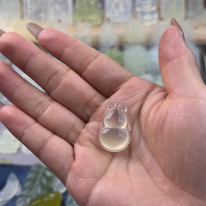 米***籽未镶嵌蛇纹石玉颈饰葫芦