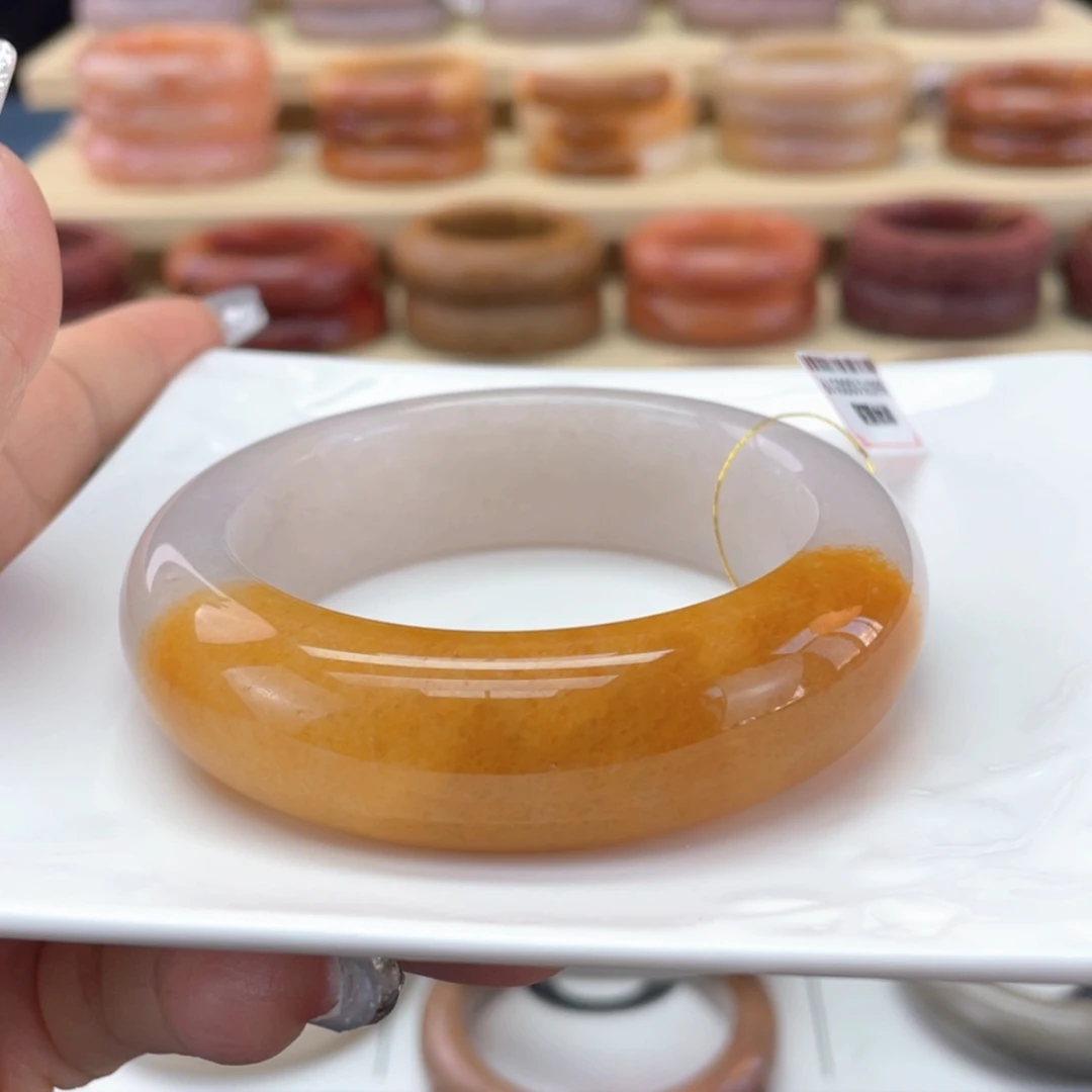 【闪购商品】石英质玉手镯未镶嵌锦****?