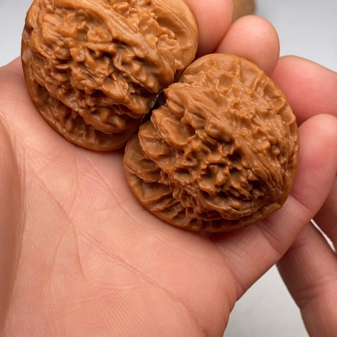 文玩核桃把件42.5三角白