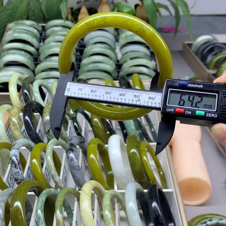 未镶嵌蛇纹石玉手镯74