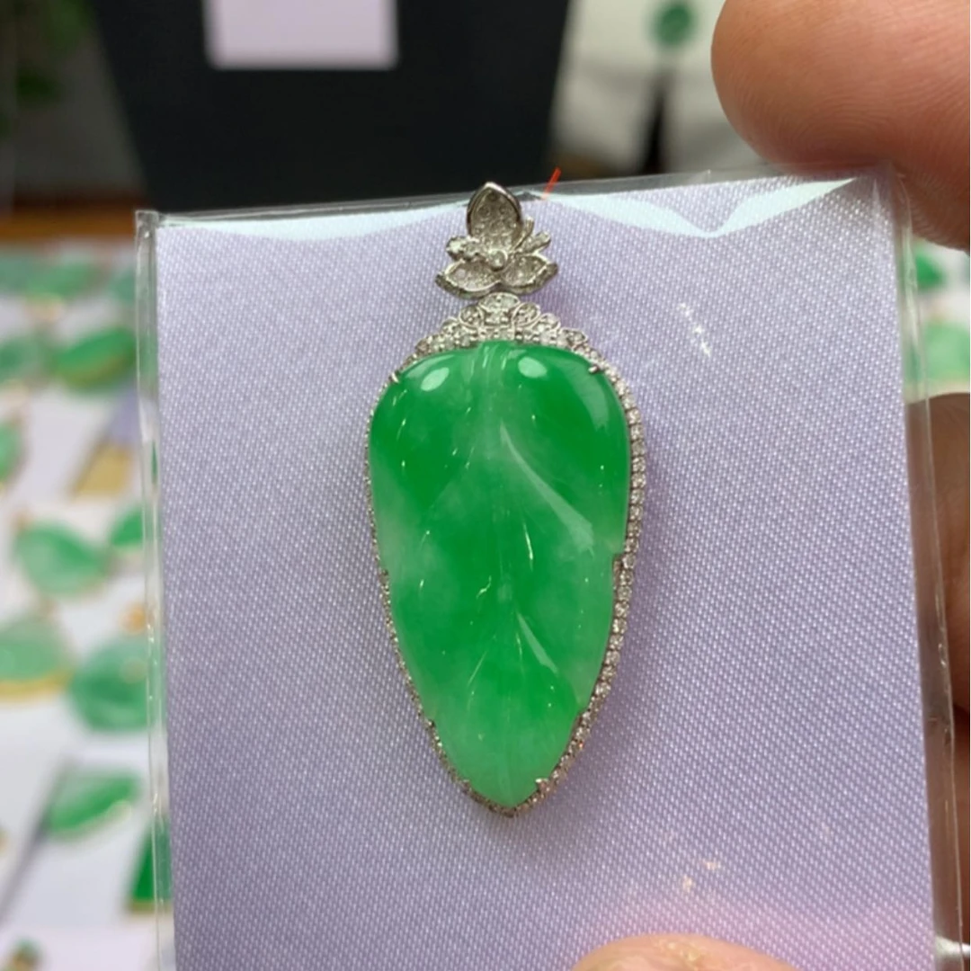 【闪购商品】翡翠颈饰18K金镶嵌翡翠