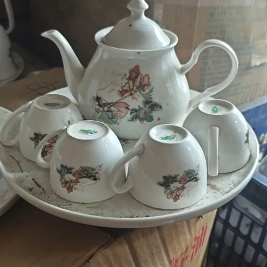 库存微瑕三打白骨精多孔茶壶一套