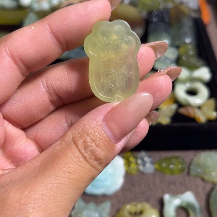 蛇纹石玉合金颈饰