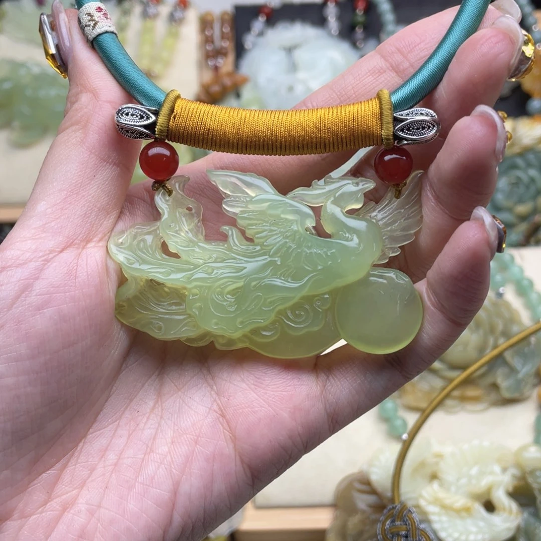 蛇纹石玉颈饰未镶嵌