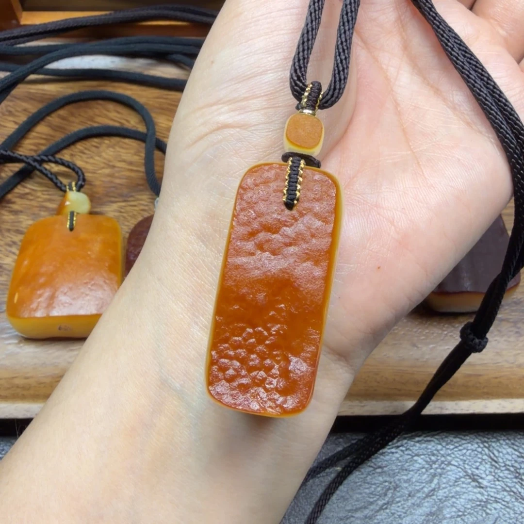 琥珀未镶嵌吊坠(赠链)