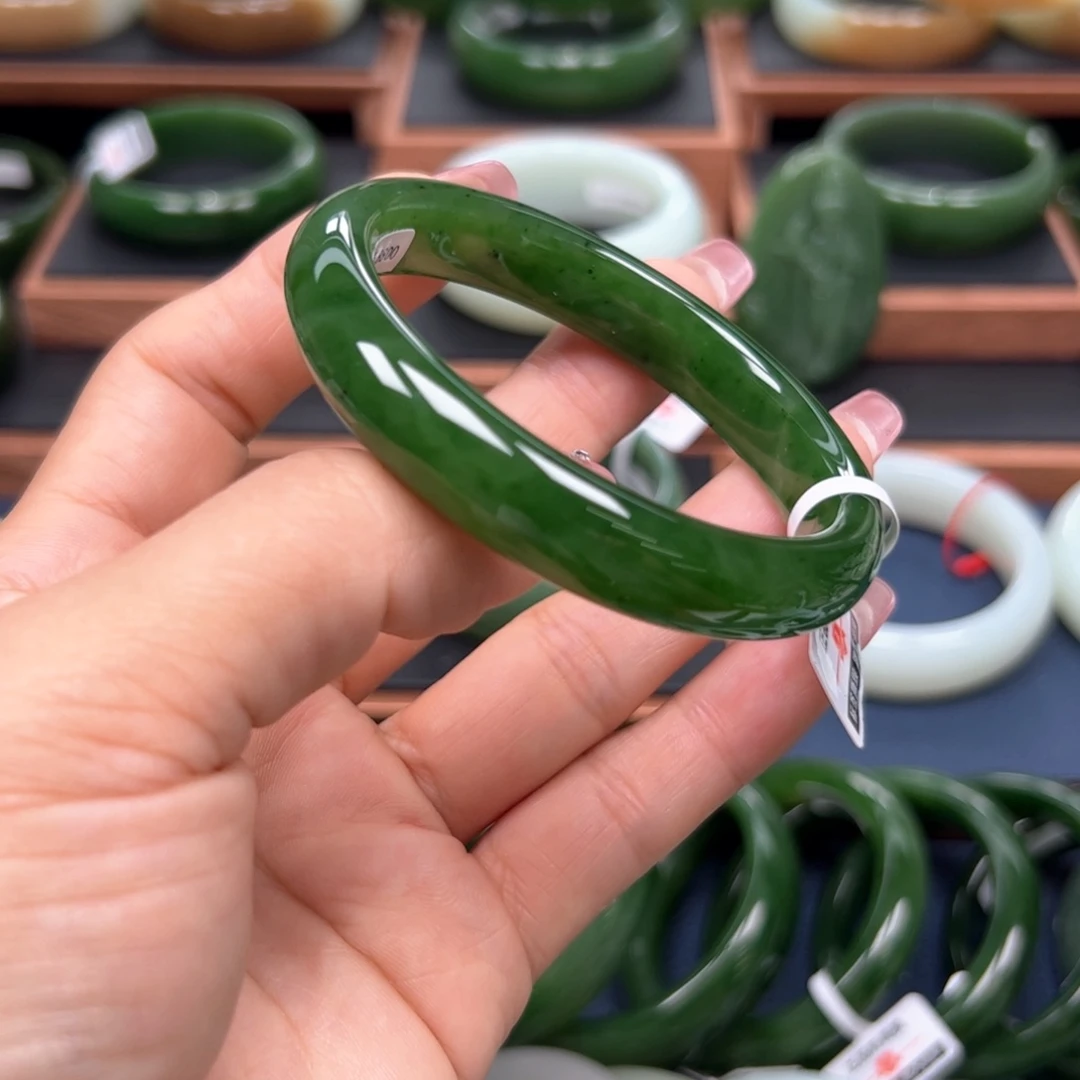 未镶嵌手镯和田玉（碧玉）
