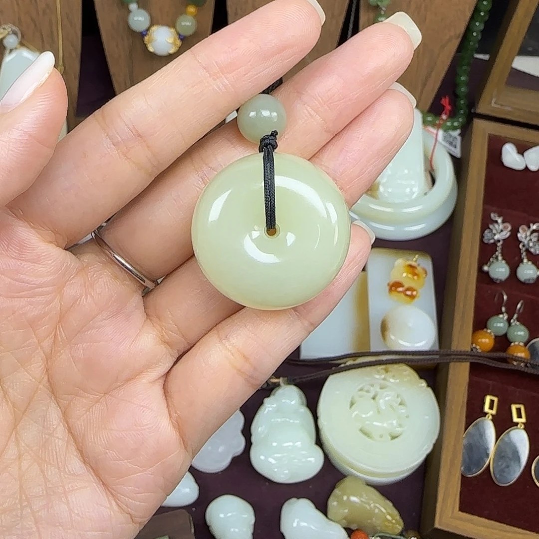 颈饰未镶嵌和田玉
