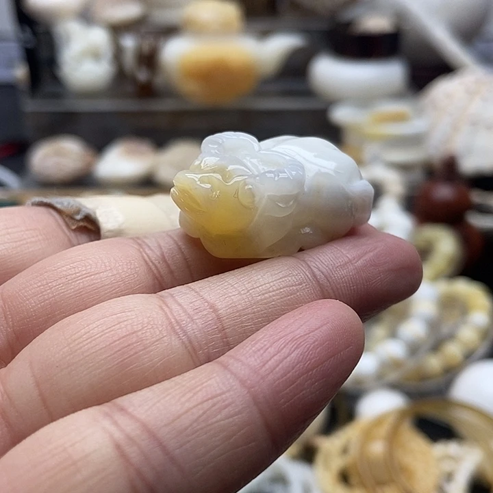 非金属贝壳玉化翘黄牛