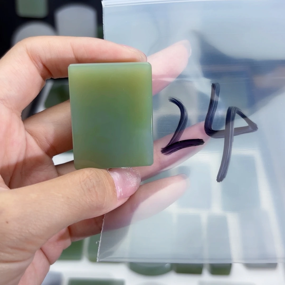 和田玉未镶嵌颈饰楠*