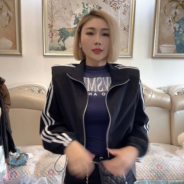 火***女黑色条外套显瘦My