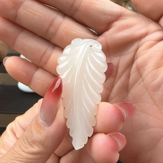 颈饰未镶嵌和田玉（糖玉）