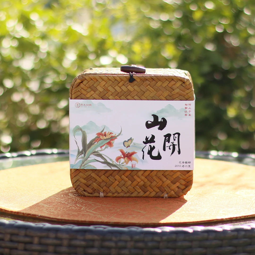 山花开囤货装 2010花香六堡茶 菌香 花香馥郁 木质调 爽朗 黑茶