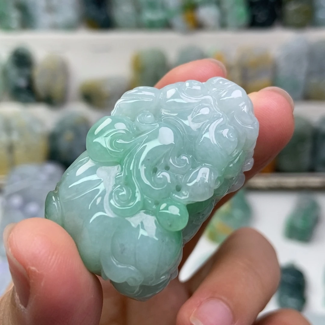翡翠未镶嵌吊坠(赠链)口含珠