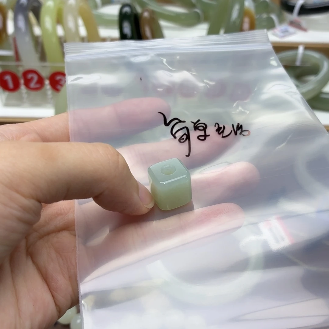 简***活和田玉手镯未镶嵌