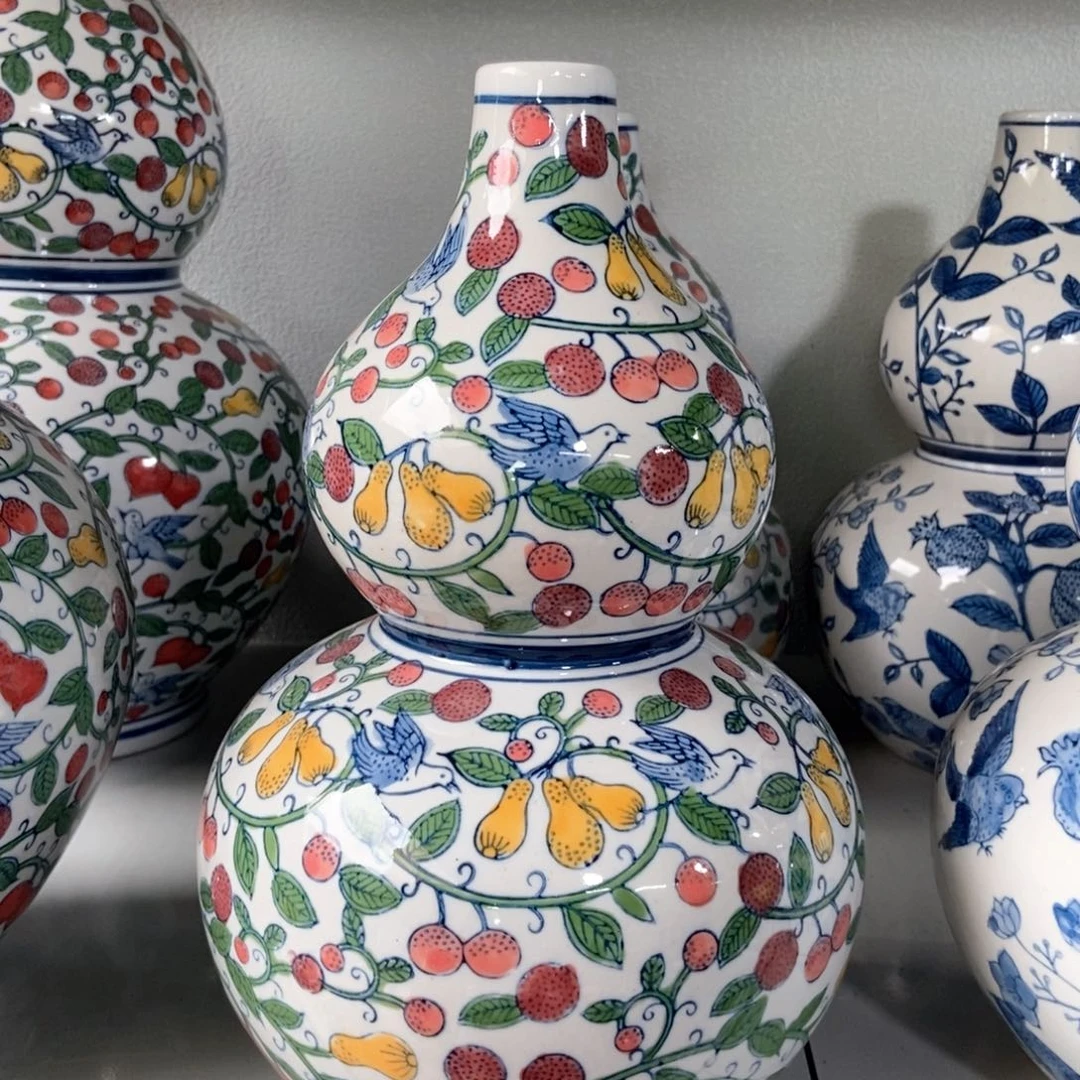 摆件花瓶手绘釉下彩