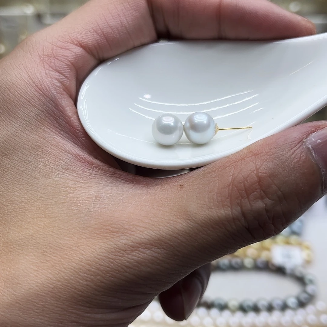 18K金镶嵌海水珍珠耳饰