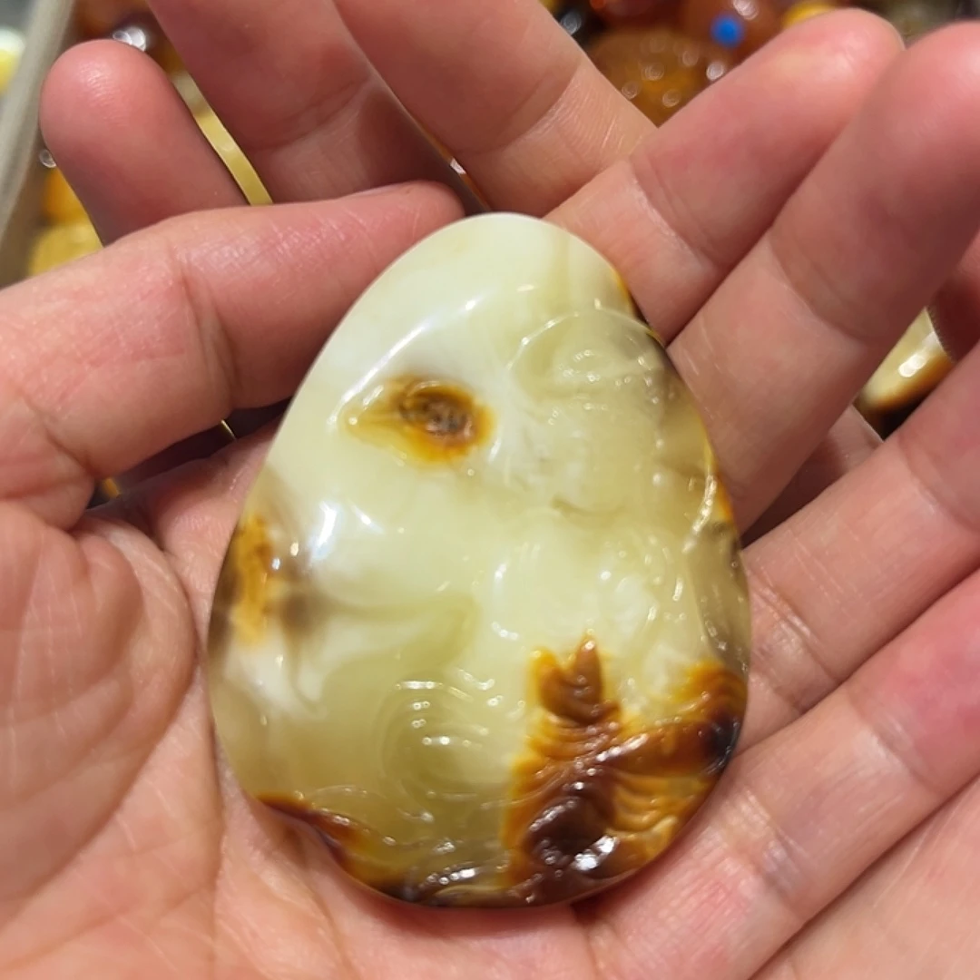 琥珀未镶嵌颈饰观音