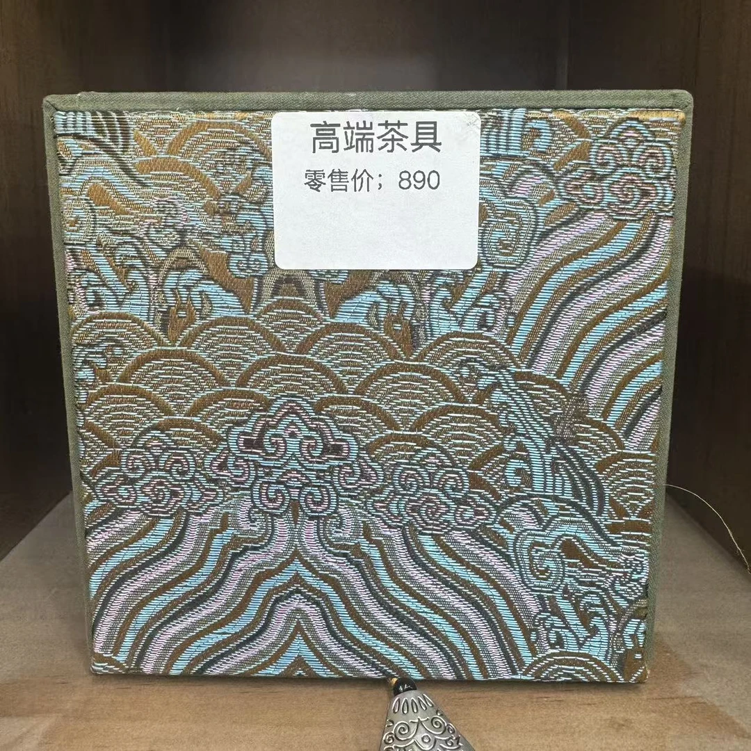 Z236-玉上祥云复古青瓷主人杯