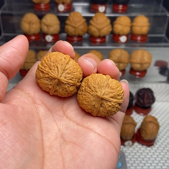 文玩核桃把件密石四棱40