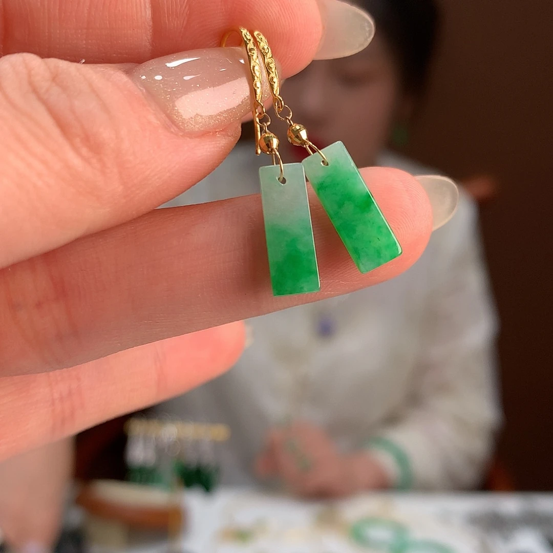 翡翠18K金镶嵌耳饰