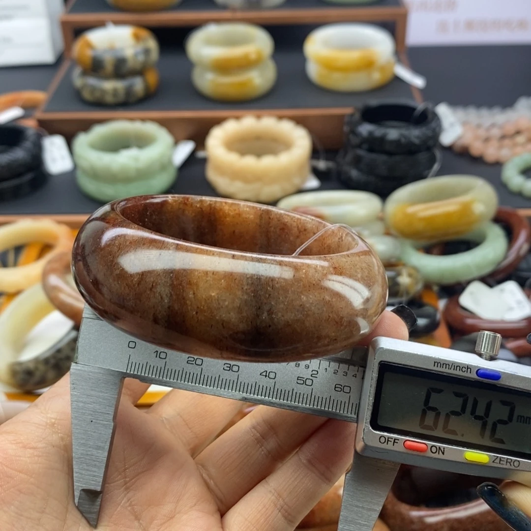 石英质玉未镶嵌手镯瑕疵不退换