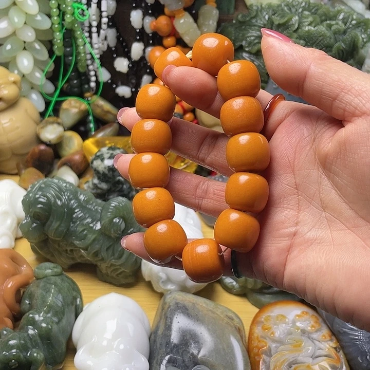 透闪石质玉未镶嵌颈饰