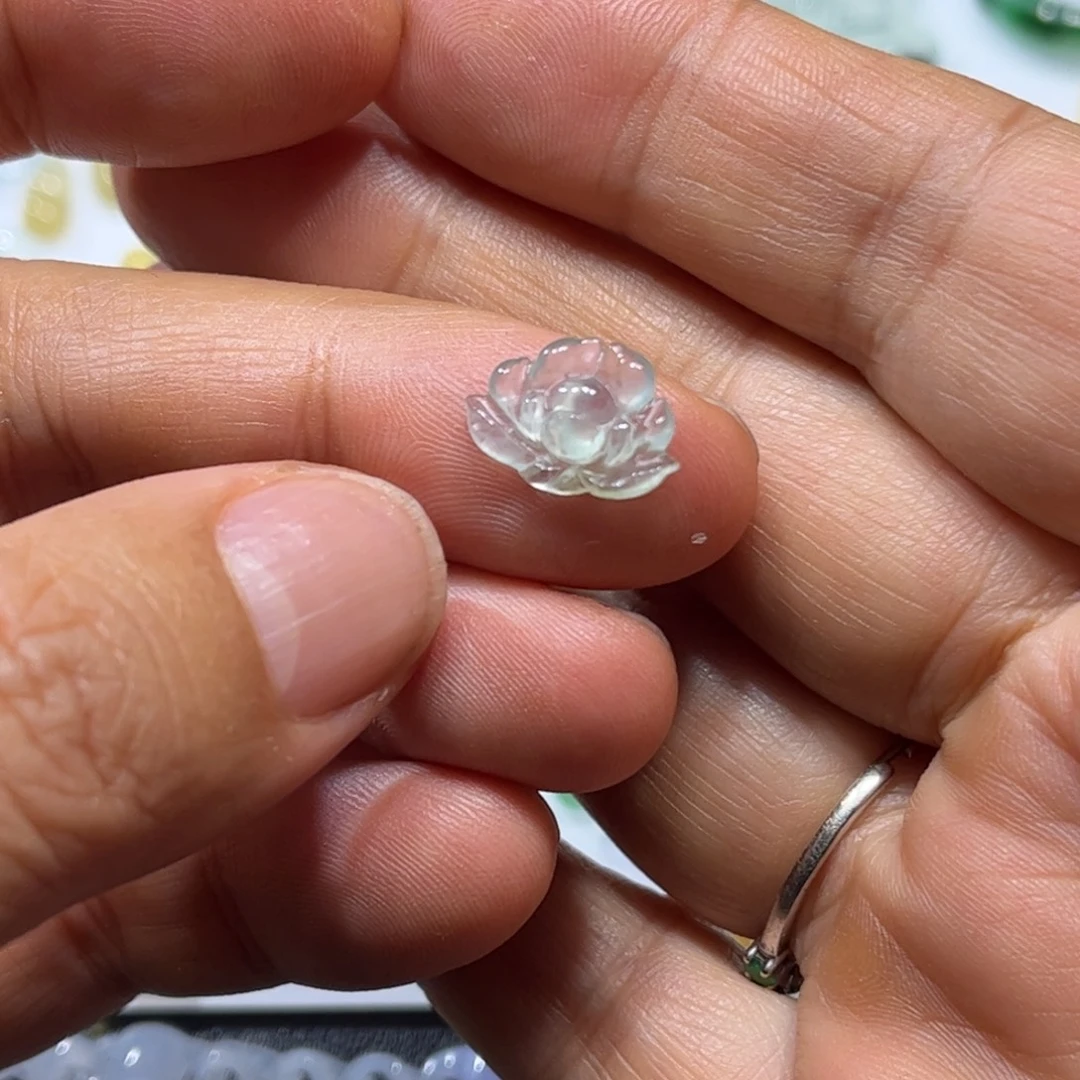 定制翡翠未镶嵌莲花