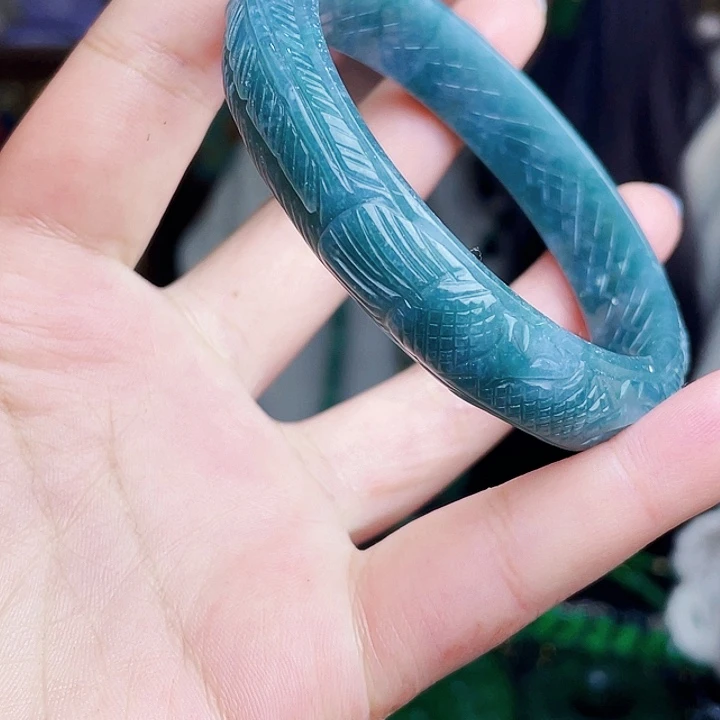 翡翠未镶嵌颈饰多样性59.2