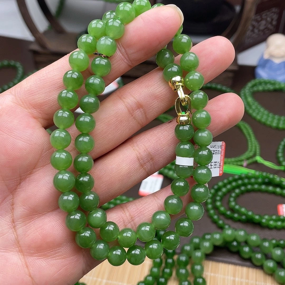 和田玉未镶嵌颈饰阳绿卡7.5