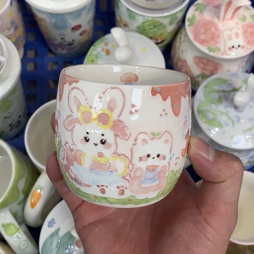 瓷片兔子小猫手握杯