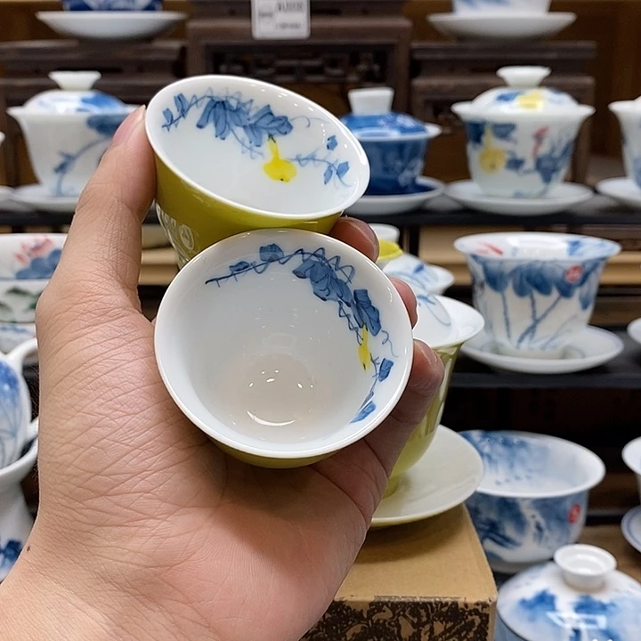 手绘两个装葫芦果杯子60cc釉下彩微瑕福利款