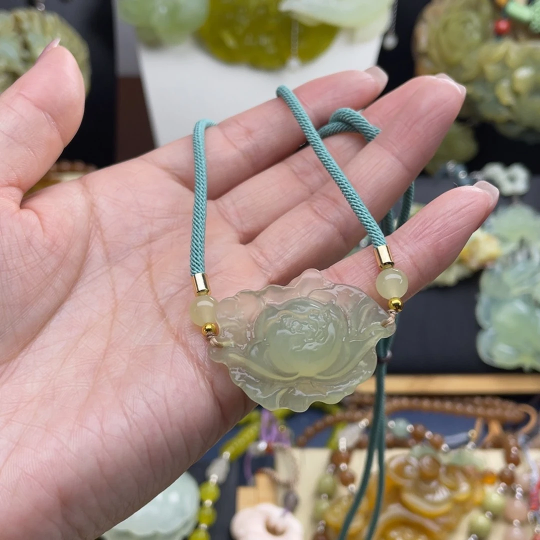 蛇纹石玉未镶嵌颈饰