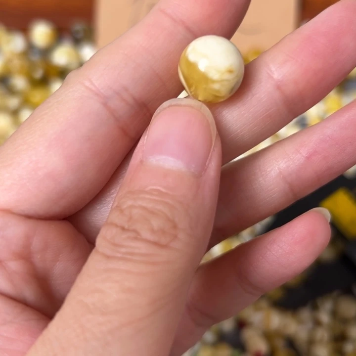 蜜蜡未镶嵌裸石12.1mm一个