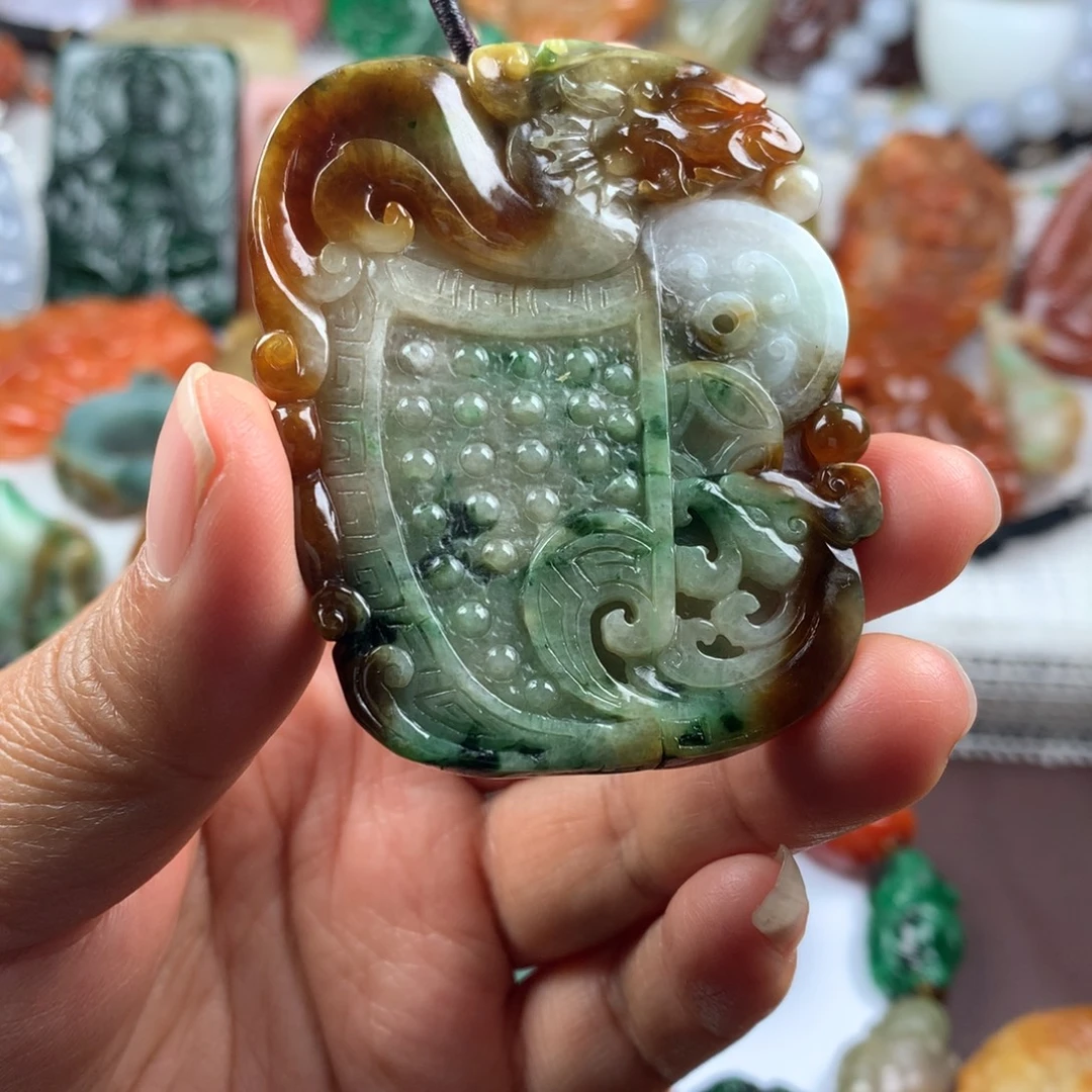 翡翠未镶嵌颈饰挂件