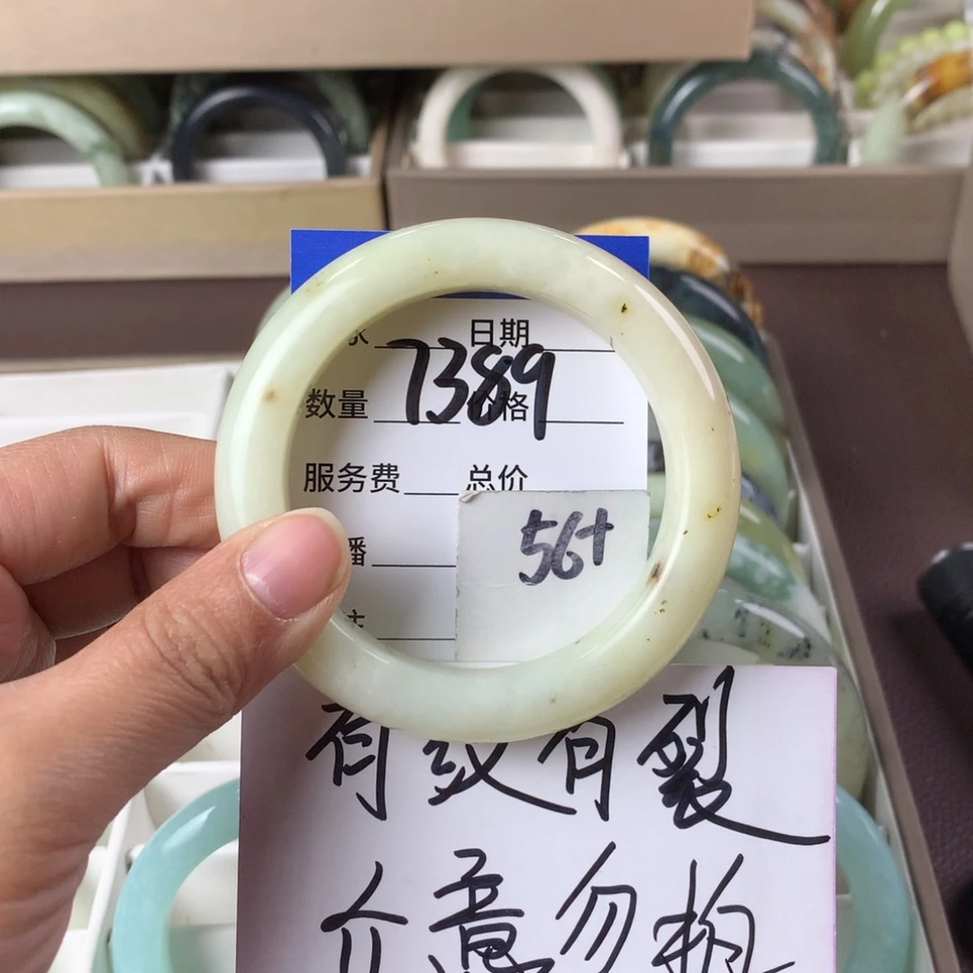 蛇纹石玉手镯未镶嵌7389