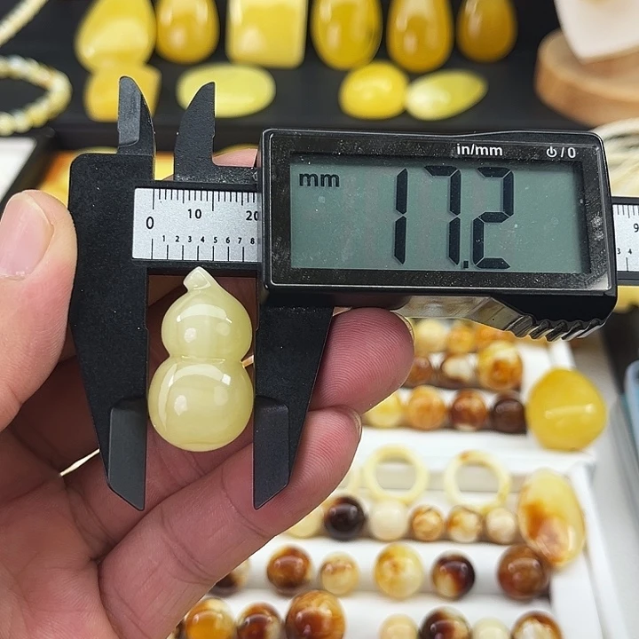 琥珀颈饰未镶嵌47