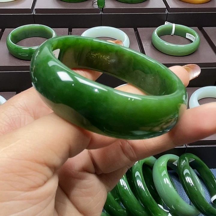 和田玉（碧玉）未镶嵌手镯