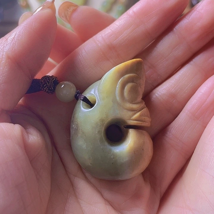 未镶嵌岫岩河磨玉（透闪石质玉）把件