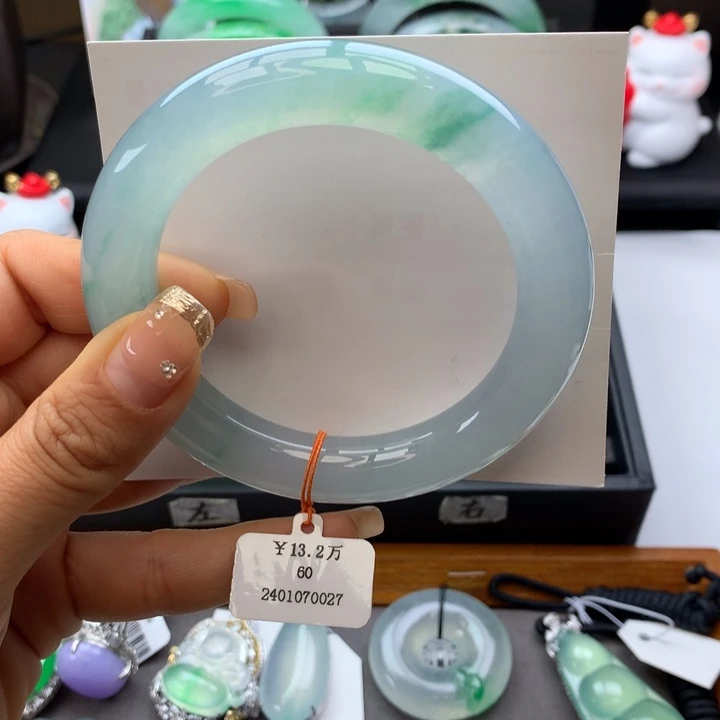 翡翠手镯未镶嵌圆条