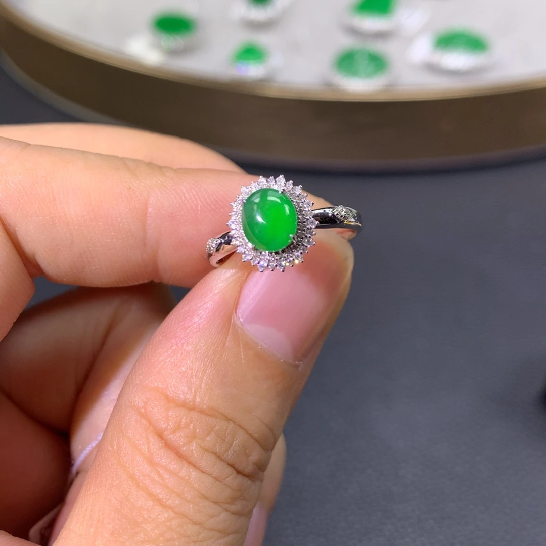 翡翠戒指18K金镶嵌翡翠