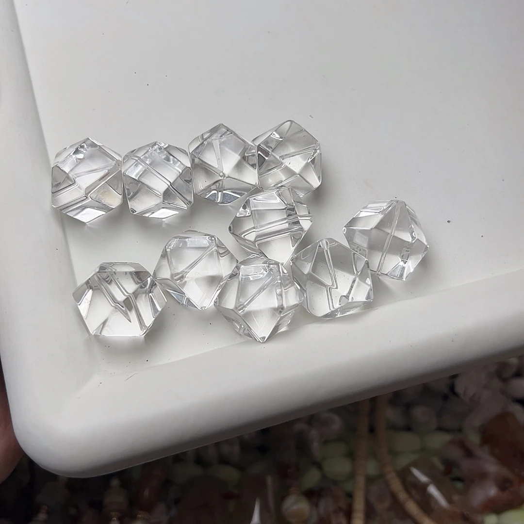玛瑙/玉髓合金珠宝半成品V308。天然白水晶棱形硬切一个