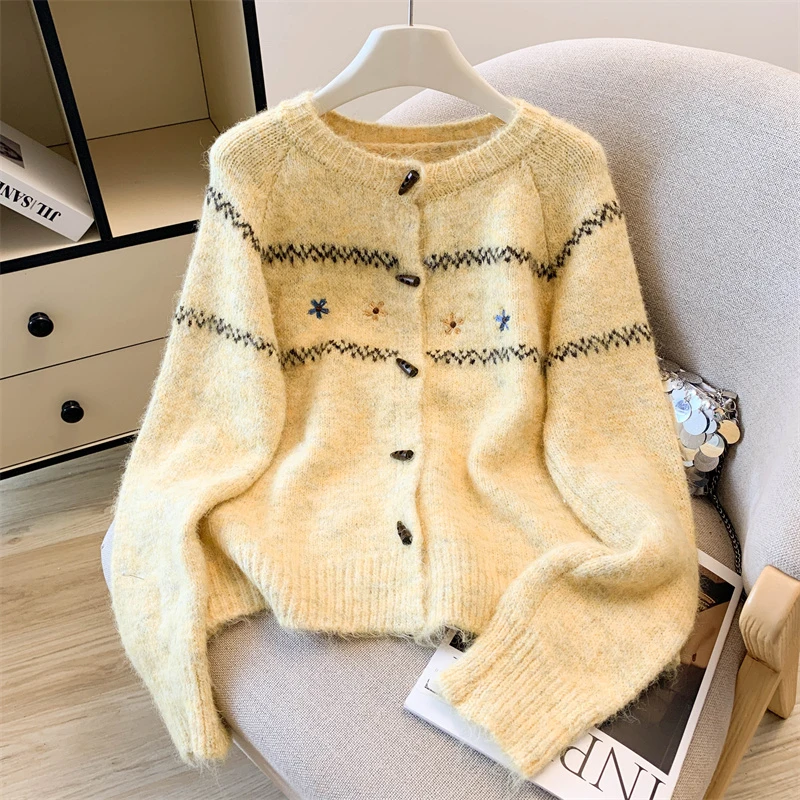 复古长慵懒风提花毛衣女韩系手工绣花文艺牛角扣刺绣针织圆领开衫