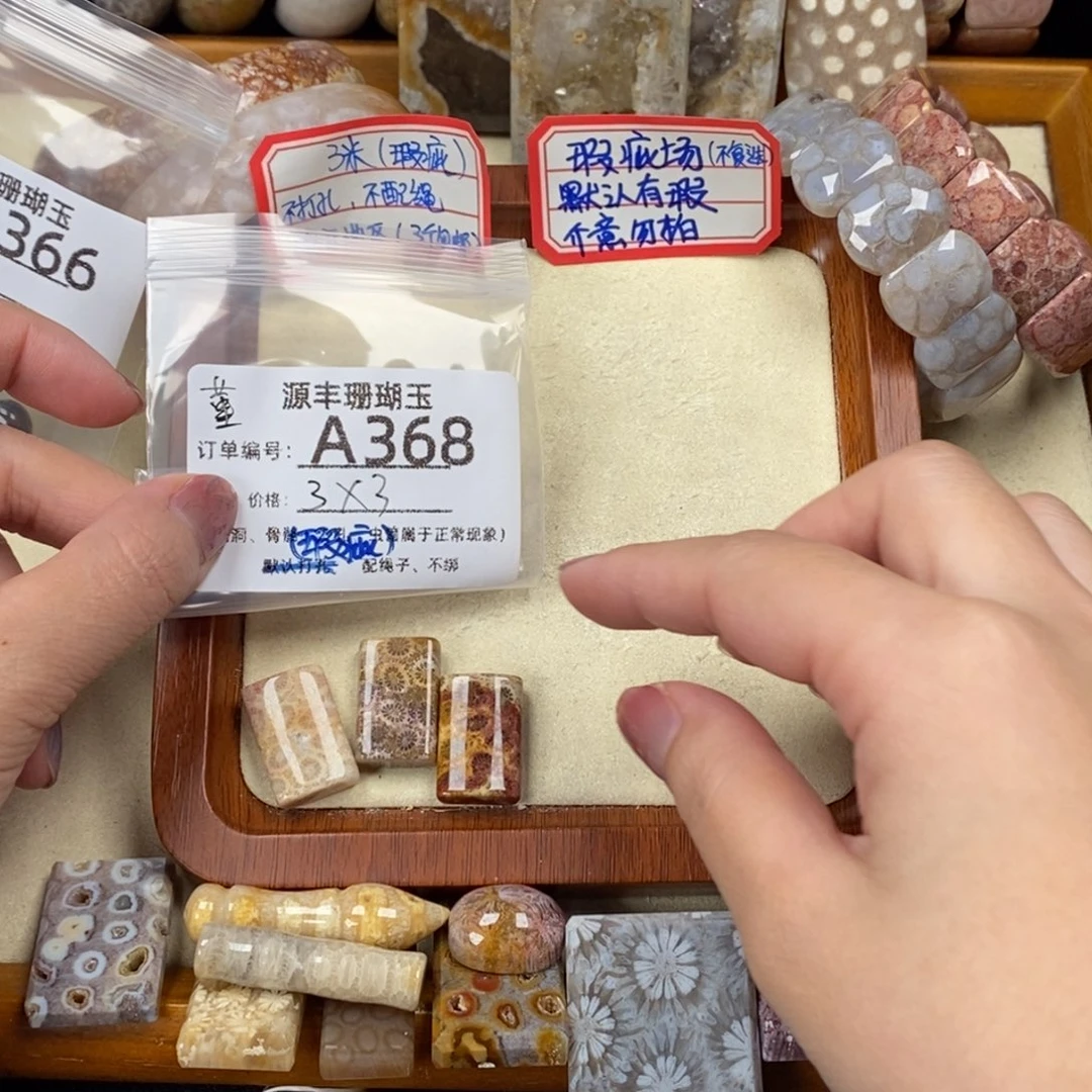 堇***y硅化玉未镶嵌颈饰