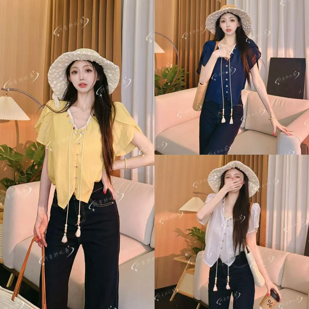 林北鼻-【日光岛】韩单夏日重工花瓣V领冰丝上衣