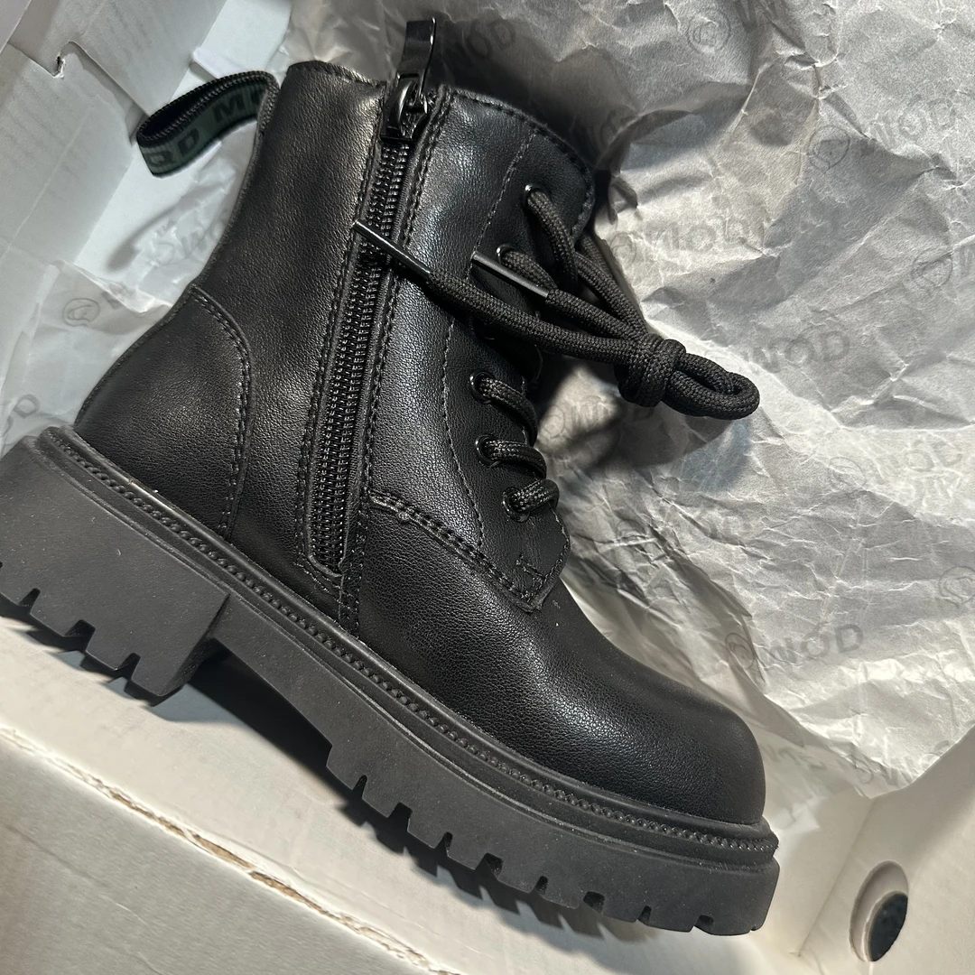 【26-37码】儿童百搭休闲软底防滑舒适春秋简约休闲马丁靴 D010